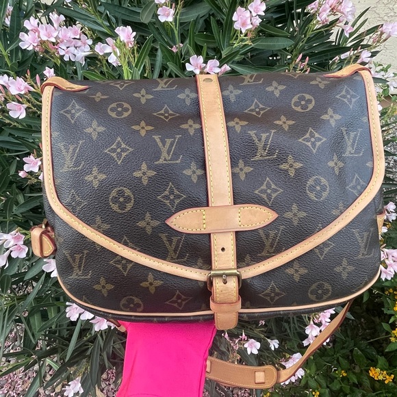 🌟POPULAR 🌟LOUIS VUITTON Saumur 30 Crossbody Bag - Picture 2 of 16
